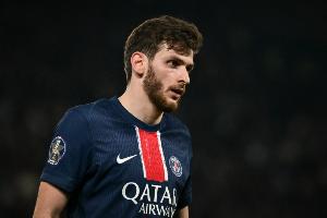 巴黎人报：克瓦拉茨赫利亚伤势不重，有望入选欧冠名单