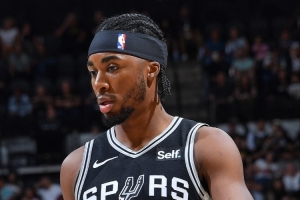 美记：小大卫-杜克签约太阳 球员上赛季以双向合同效力于马刺