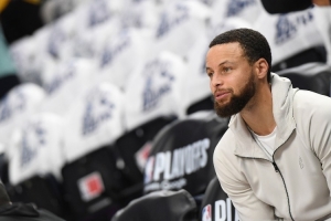 魔术师和库里谁厉害？杨毅：魔术师能从1打到5 但他也防不了库里