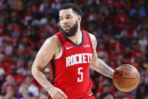 名记：范乔丹将接受进一步检查以评估伤情 可能本周晚些时候手术