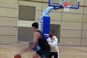 杨瀚森私下特训进攻技巧：脚步扎实思路清晰！