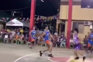 不懂就问：自己背传自己上篮，这样真的不是走步吗😱😱😱