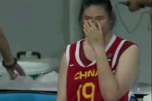 张子宇去年U18亚洲杯决赛空砍42分14板 赛后忍不住流泪了……