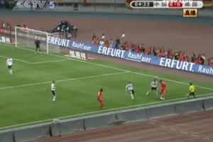 赏心悦目！09年高洪波国足首秀，国足连续传球配合蒿俊闵爆射破门