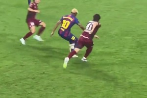 巴萨新10号！脚后跟做球+外道暴力超车