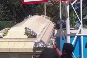 篮球人，篮球魂，葬礼也得在球场上搞！