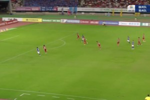 扬州队先下一城，临近上半场结束攻入一球