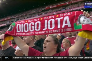 永远的利物浦20号！利物浦vs毕巴比赛第20分钟，全场鼓掌致敬若塔