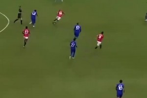 脂包肌？“詹皇”姆贝莫小肚微隆啊，网友：有阿扎尔的味儿了