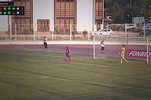 黑子和粉丝都爱看！网友预测几十年后公园里C罗球迷的晨练~Siu！