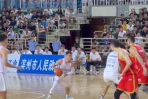 高诗岩老婆秀两人恩爱结婚一周年，有这样支持的媳妇羡慕啊