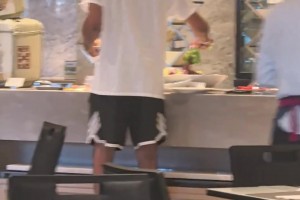 超哥躲过一劫！麦克朗空中扣篮变上篮，没让邓超当背景板😂