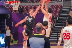 太美式了！20岁的王少杰在比赛中尝试翻身后仰跳投