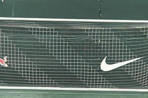 比C罗还高！逆天德甲官方整活塞斯科弹跳头球，这外星人级别🤣