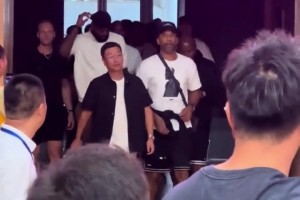 詹姆斯中国行，与粉丝互动用中文说“你好” ！