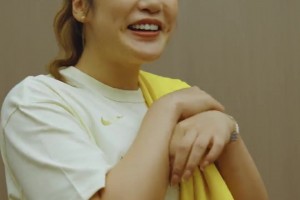 梦姐那叫一个开心！李梦赠送老詹及其女儿小礼物 老詹回赠to签